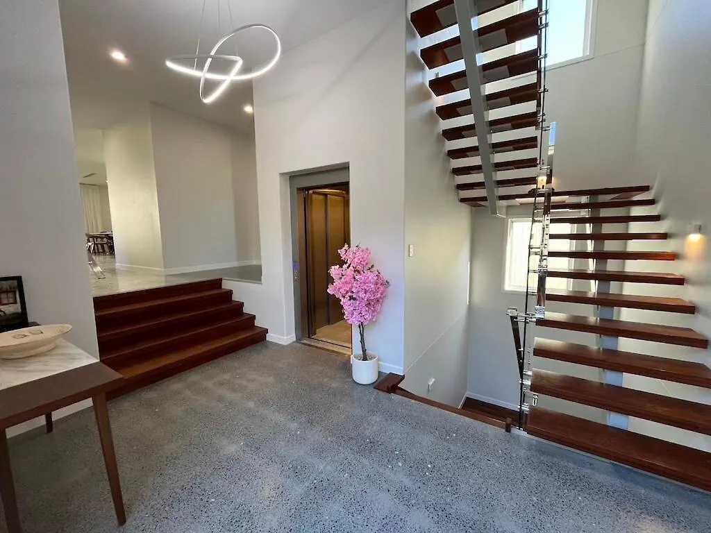 Villa 5 Star Luxury Manly Brisbane